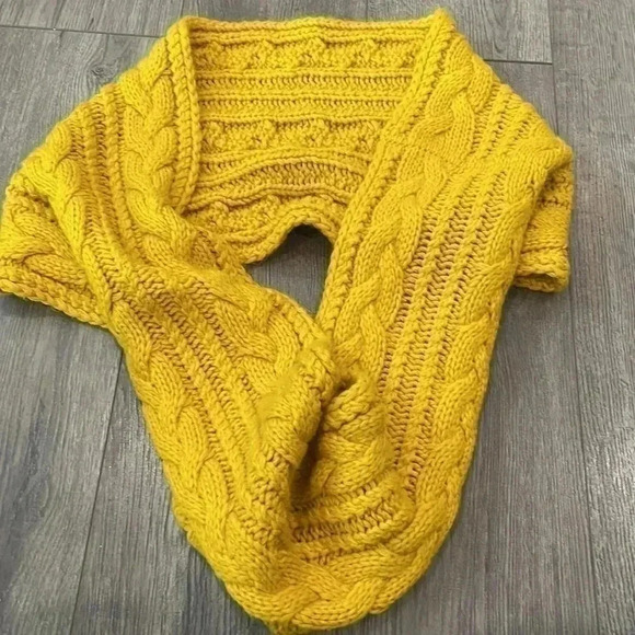 ❤️FREE ❤️Aeropostale Mustard Crochet Cable Knit Scarf - Picture 4 of 4
